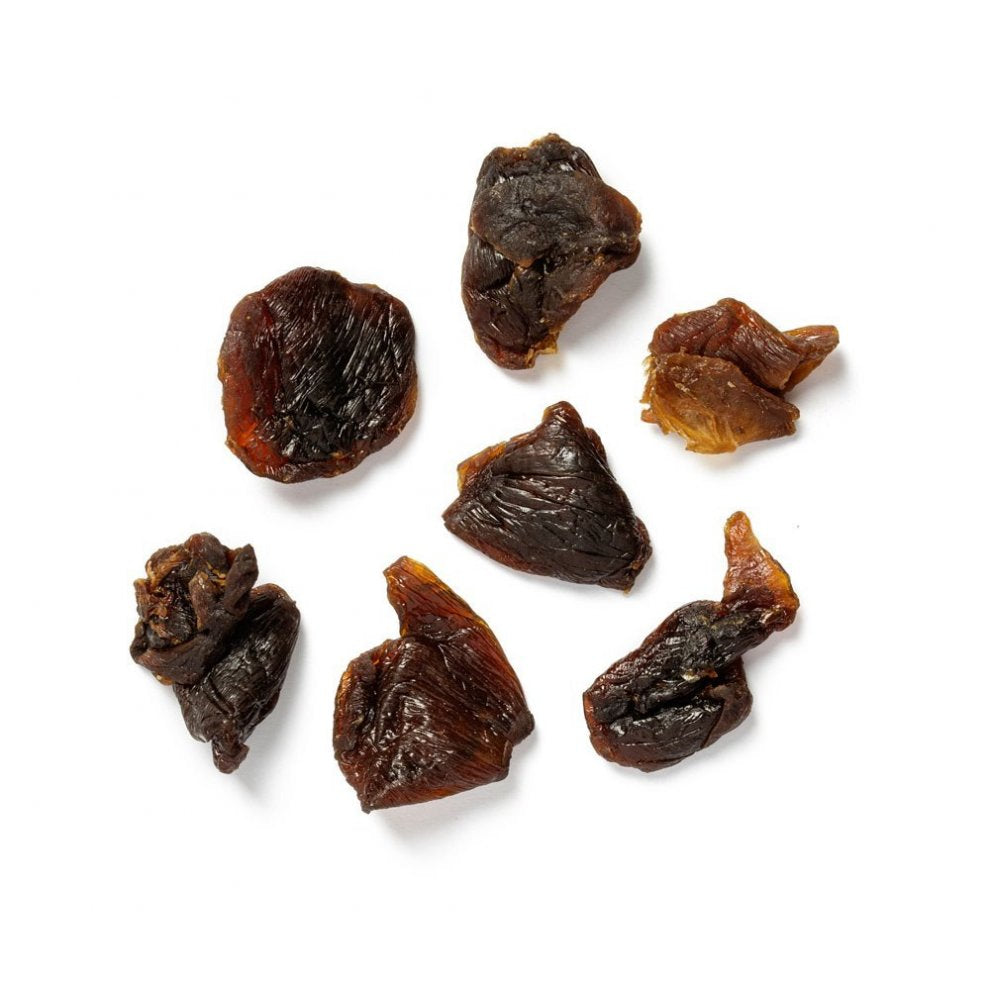 Getrocknete Longan-Früchte, die eine dunkle, glänzende Textur haben, ideal für den Einsatz in traditionellen chinesischen Rezepten.